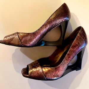 Metallic purple silver snake heels 6.5